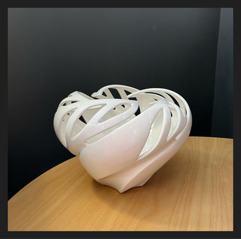 Object VB Twisted Vessel - Fenestration